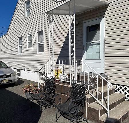 3rd image of 1626 Essex Ave