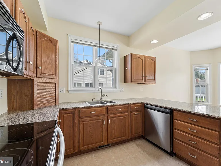 402 Linden Ave — Photo 15