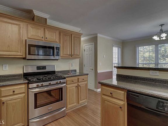 5th image of 160 Highland Park Dr