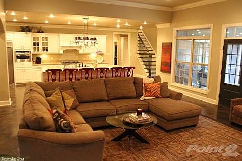 3rd image of 209 Huntcliff Dr