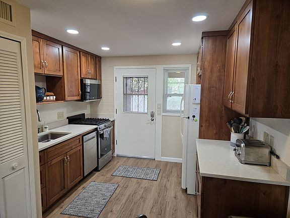 4th image of 188 S Paseo Pena APT D