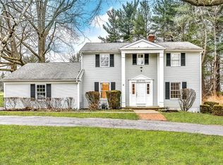 8590 Tanglewood Trl, Chagrin Falls, OH 44023