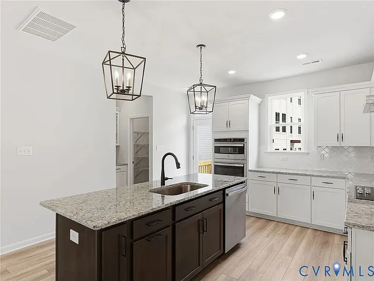 13813 Riverlight Dr — Photo 2