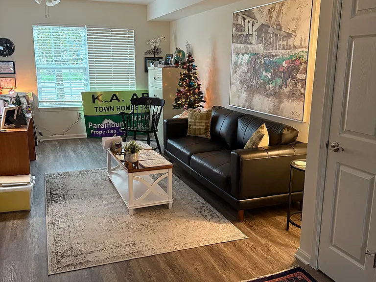 1112 King Arthur Ln #B — Photo 3