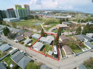 2940 W Blakiston Dr NW, Calgary, AB T2L1L6