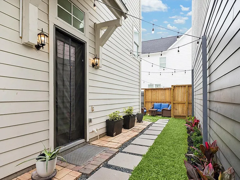8741 Park Kolbe Ln — Photo 29