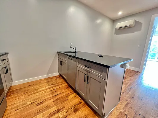 Rented by ERNY LLC | media 23