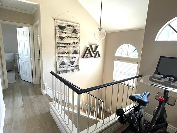5th image of 2335 Elden Ave