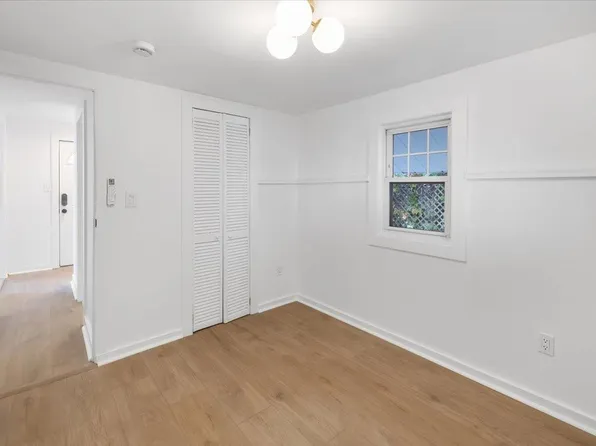 46 Garden Place image 13 of 34