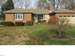 37 Whitefriars Dr, Akron, OH 44319
