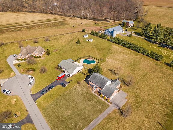 5th image of 10850 Utica Ct