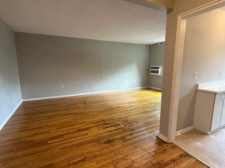 572 Whitney Ave #33E — Photo 3