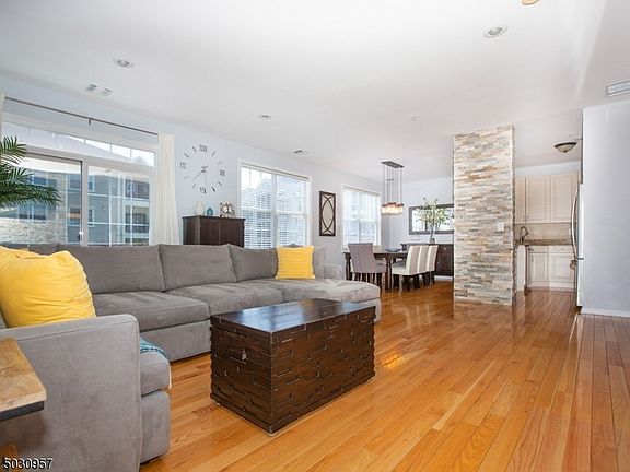 3rd image of 117 Brittany Ct #286