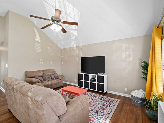 3rd image of 513 Fox Trot Dr