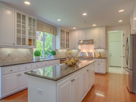 5th image of 90 De Carli Ct