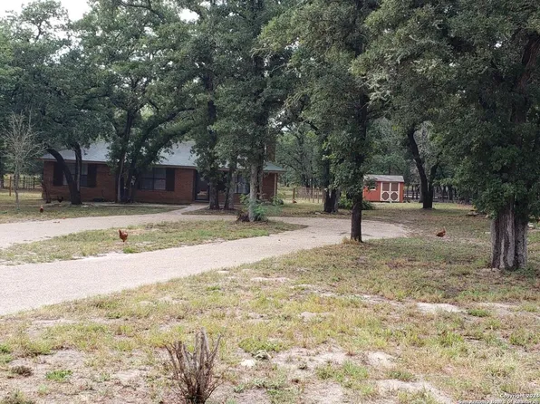 125 KOTHMANN RD, La Vernia, TX 78121