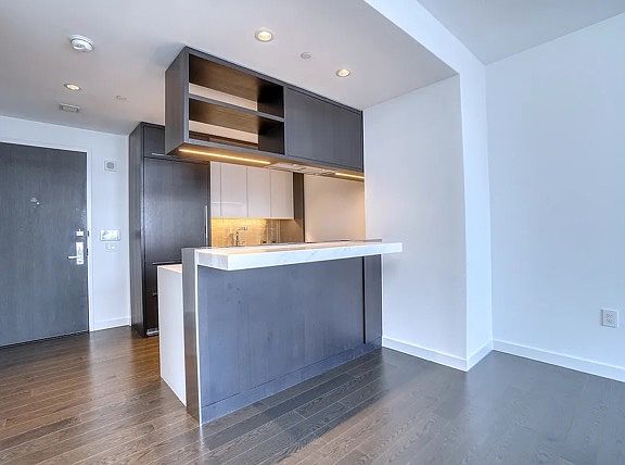 5th image of 252 South St #17B