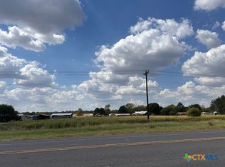 8915 Us Highway 87 W, La Vernia, TX 78121