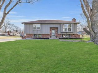 1419 N Holland Dr, Independence, MO 64056