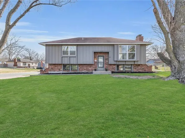 1419 N Holland Dr, Independence, MO 64056