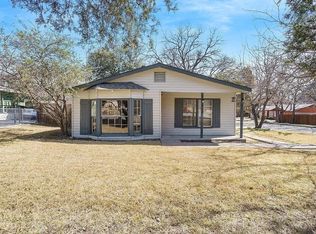 1213 Meadow Park Dr, White Settlement, TX 76108
