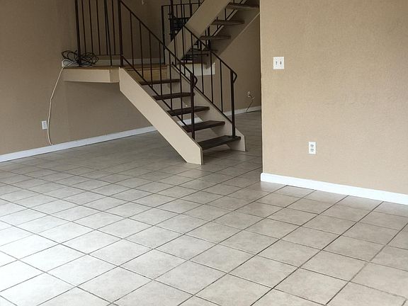 3rd image of 4114 Weymouth Ln