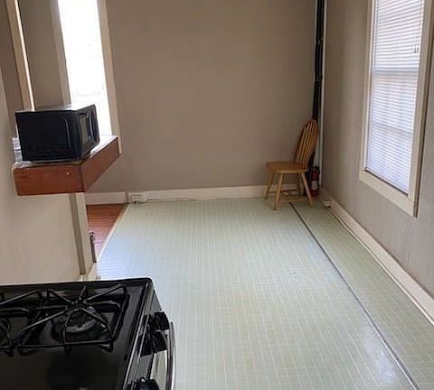 3rd image of 2129 South St