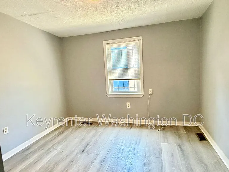 1537 A St SE #SE — Photo 23