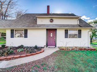 61 Aspen Ln, Levittown, PA 19055