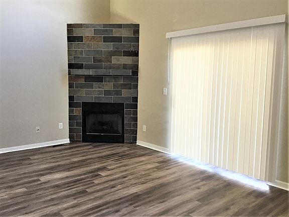 4th image of 111 Knights Bridge Dr N