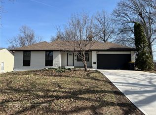 8815 Belleview Ave, Kansas City, MO 64114