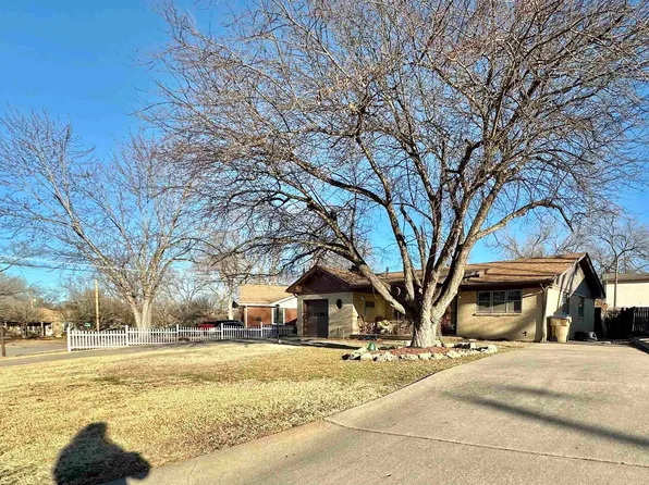 716 E Walnut St, Derby, KS 67037