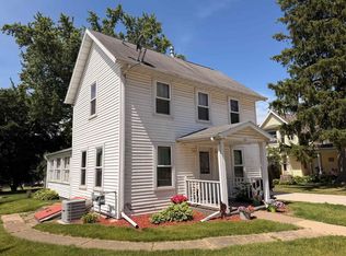 53 W Main St, Benton, WI 53803