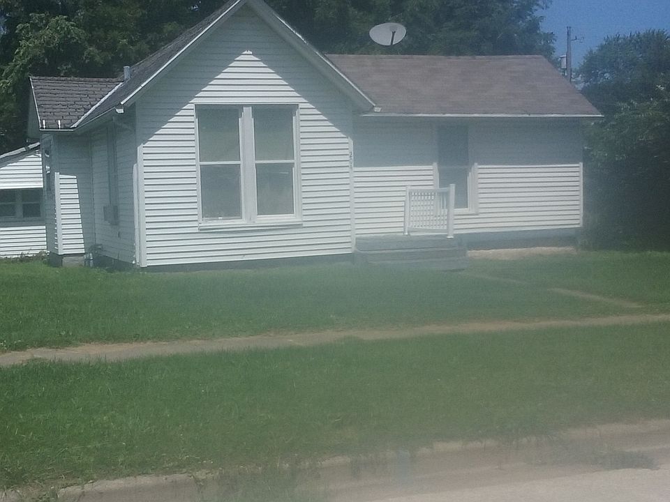 This is the front house of the duplex. 204 1/2 is in the rear