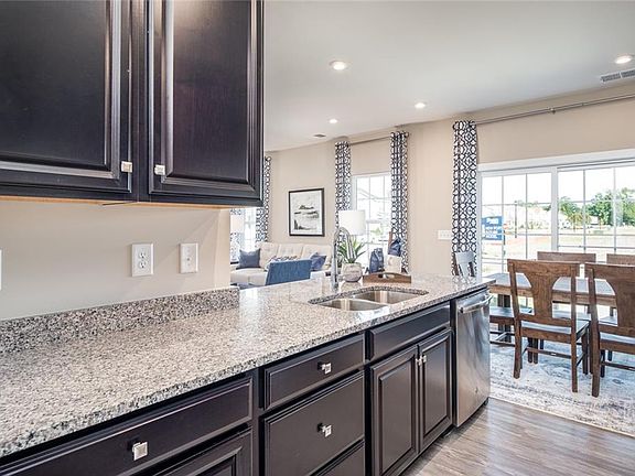 4th image of 266 Goldenstar Ln