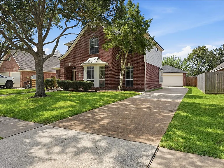 6165 Darlington Ct — Photo 3