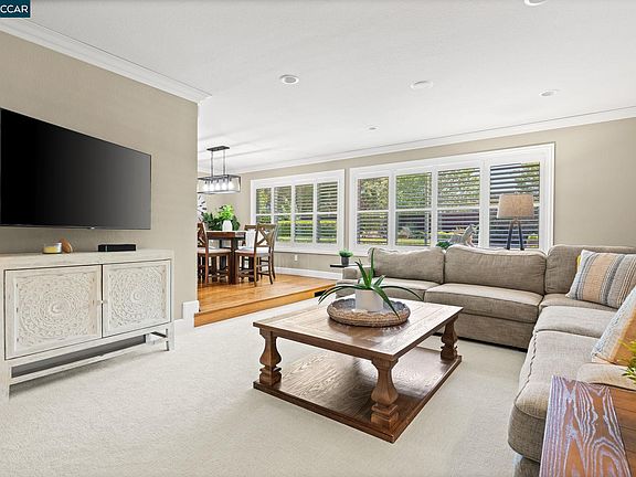 3rd image of 2871 Bowling Green Dr