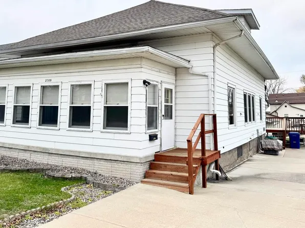 2509 Pershing Blvd, Clinton, IA 52732