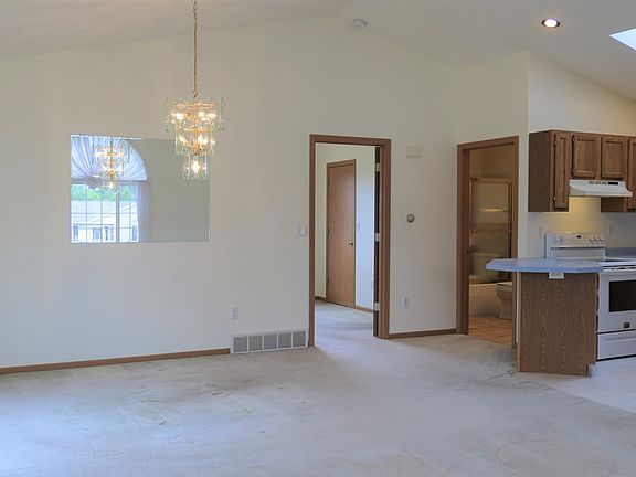 3rd image of 9909 Siberian Dr