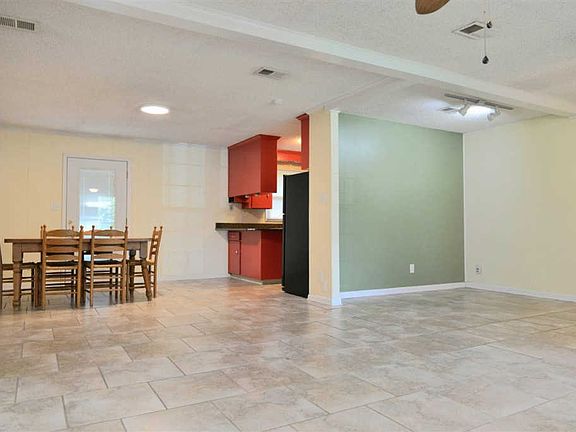 3rd image of 7905 Le Grande Dr
