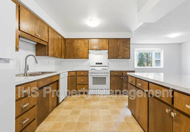 1506 Cimarron Ave — Photo 11