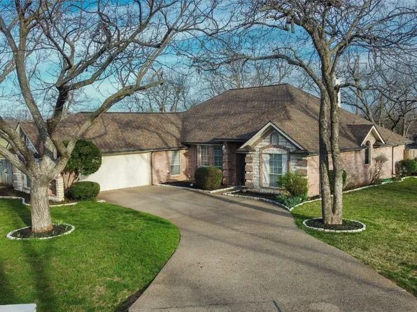 9113 Hanging Moss Dr, Granbury, TX 76049