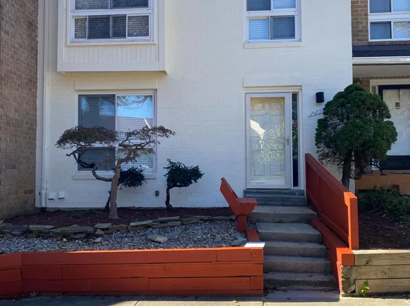 7258 Dockside Ln, Columbia, MD 21045