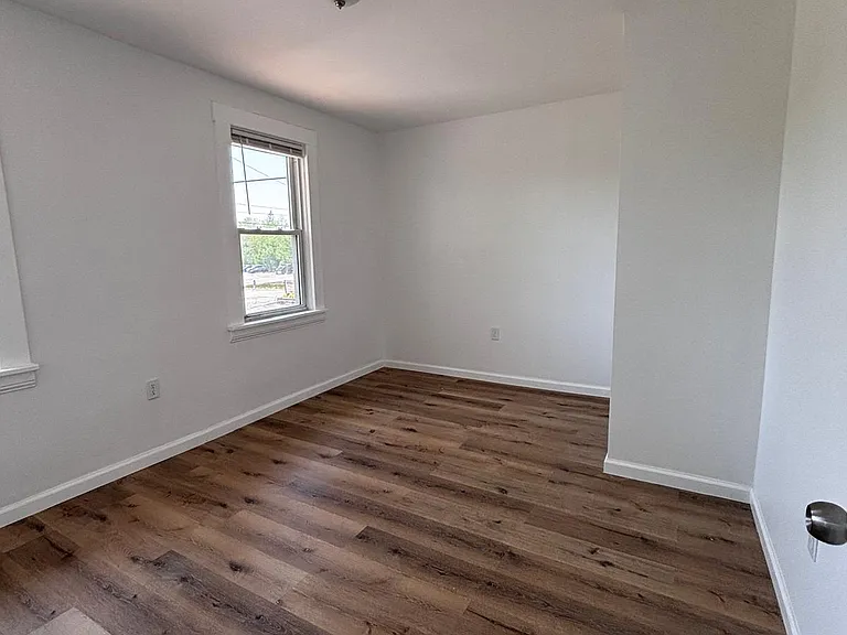 859 Broadway Ave #859 — Photo 6