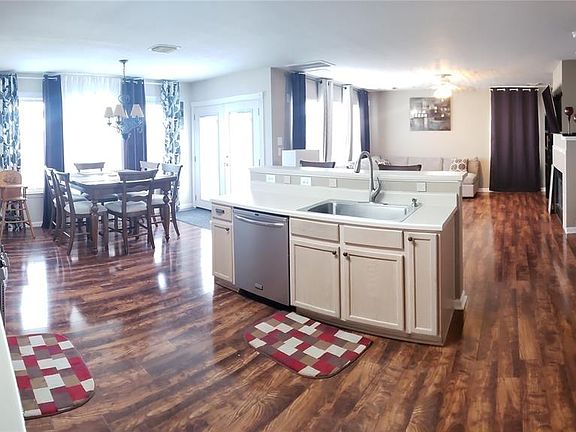 3rd image of 10138 Hollyvine Ln