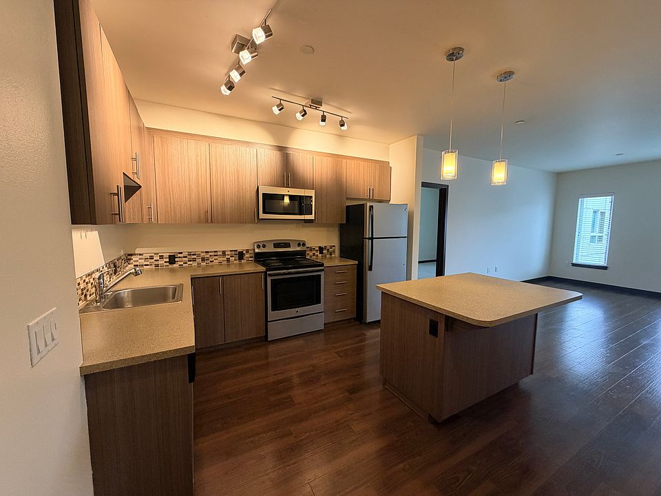 1st image of 736A 8th Ave NE #224