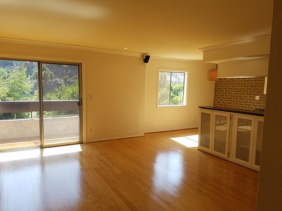 2nd image of 2700 Cahuenga Blvd E APT 2206