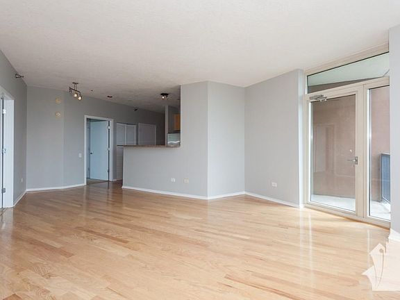 3rd image of 601 N Kingsbury St #1110