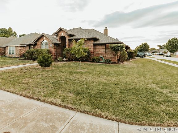 4th image of 3600 Maggie Cir