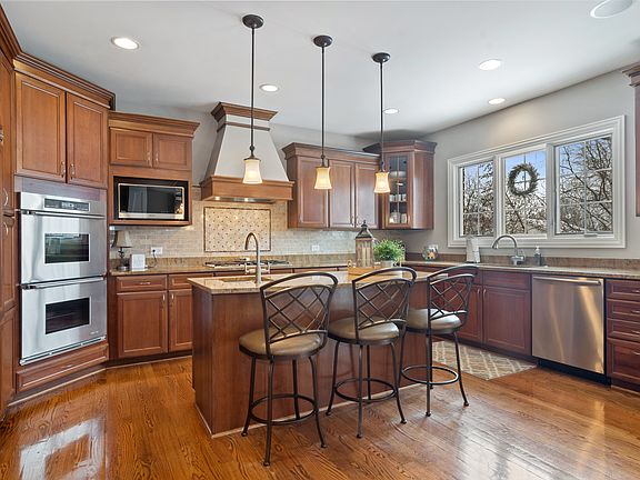 5th image of 770 John Ct